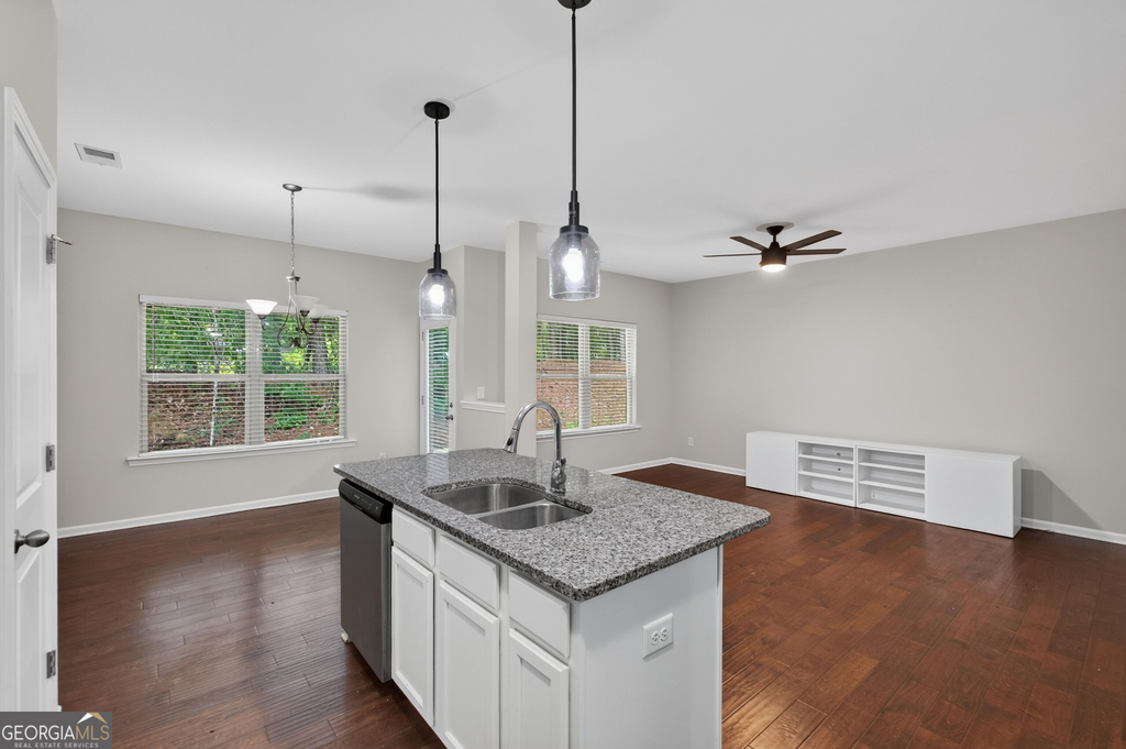 127 Seabreeze Court - Photo 5