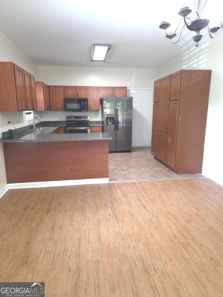 8146 Thompson Street - Photo 6