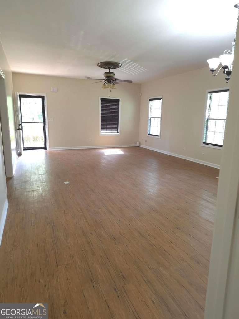 8146 Thompson Street - Photo 4