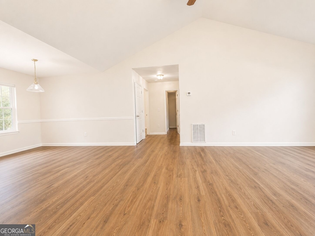 1104 Driftwood Court - Photo 2