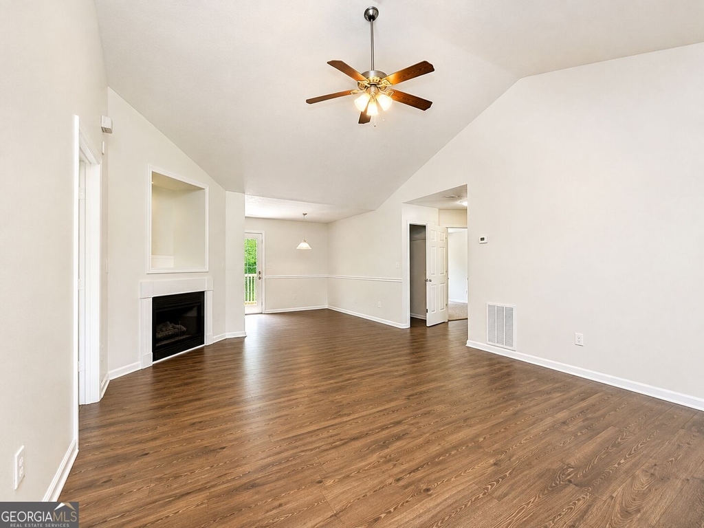 1104 Driftwood Court - Photo 9