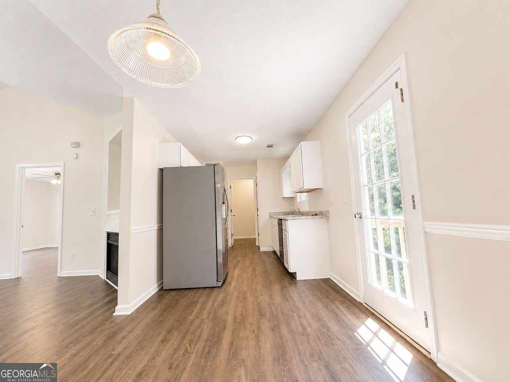 1104 Driftwood Court - Photo 5