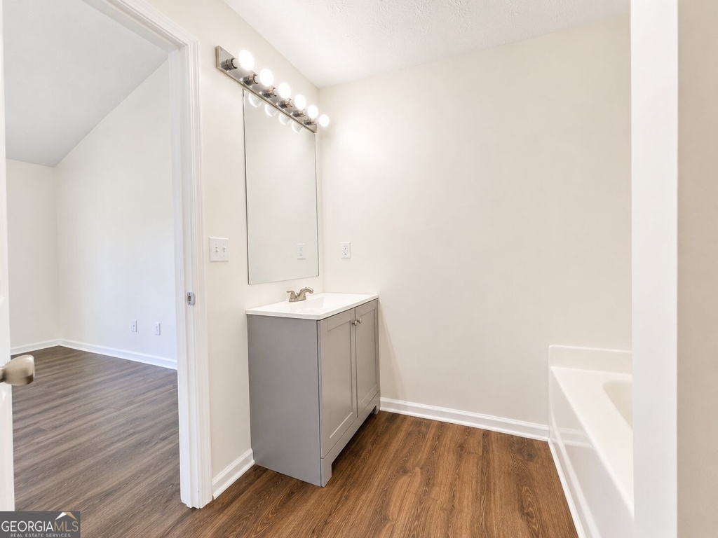 1104 Driftwood Court - Photo 6