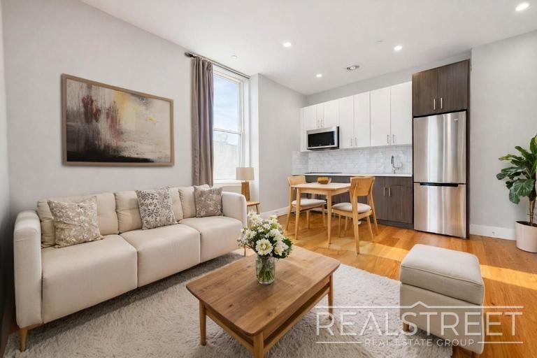 115 Park Ave - Photo 1