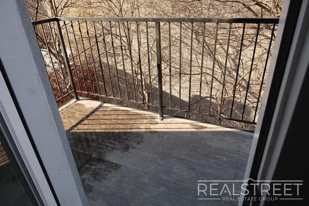 115 Park Ave - Photo 3
