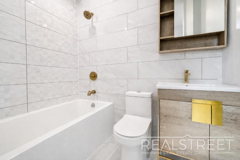 115 Park Ave - Photo 2
