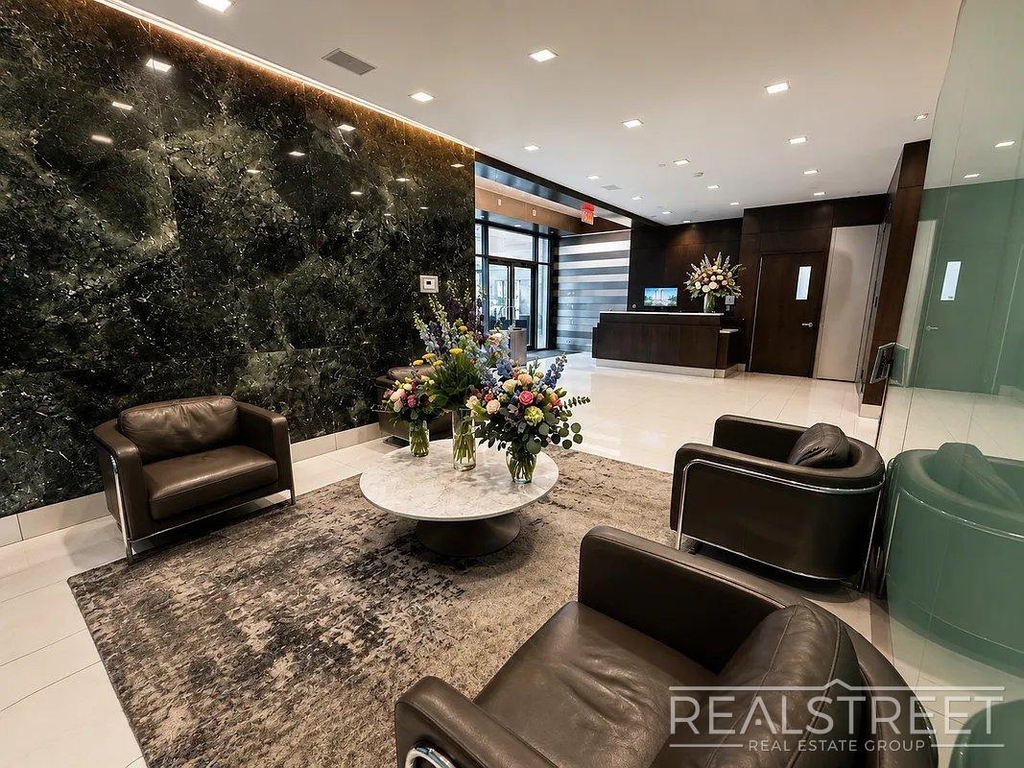 277 Gold Street - Photo 4