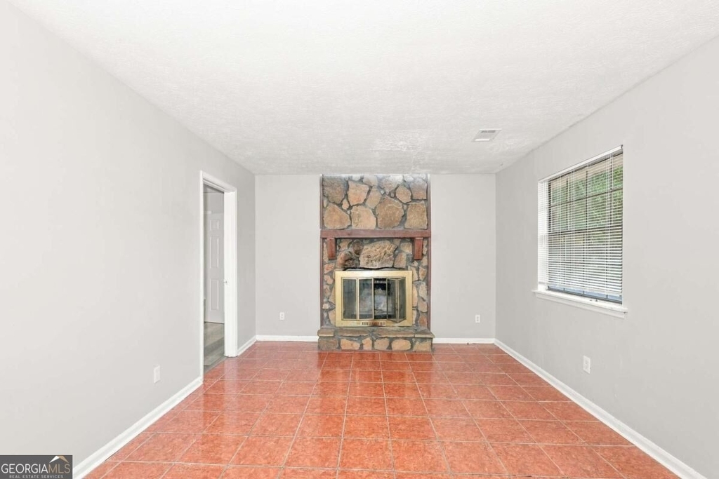 596 Crestmont Court - Photo 3
