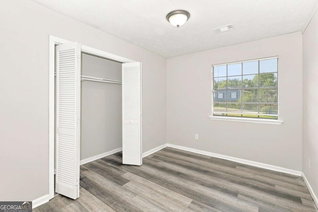 596 Crestmont Court - Photo 9