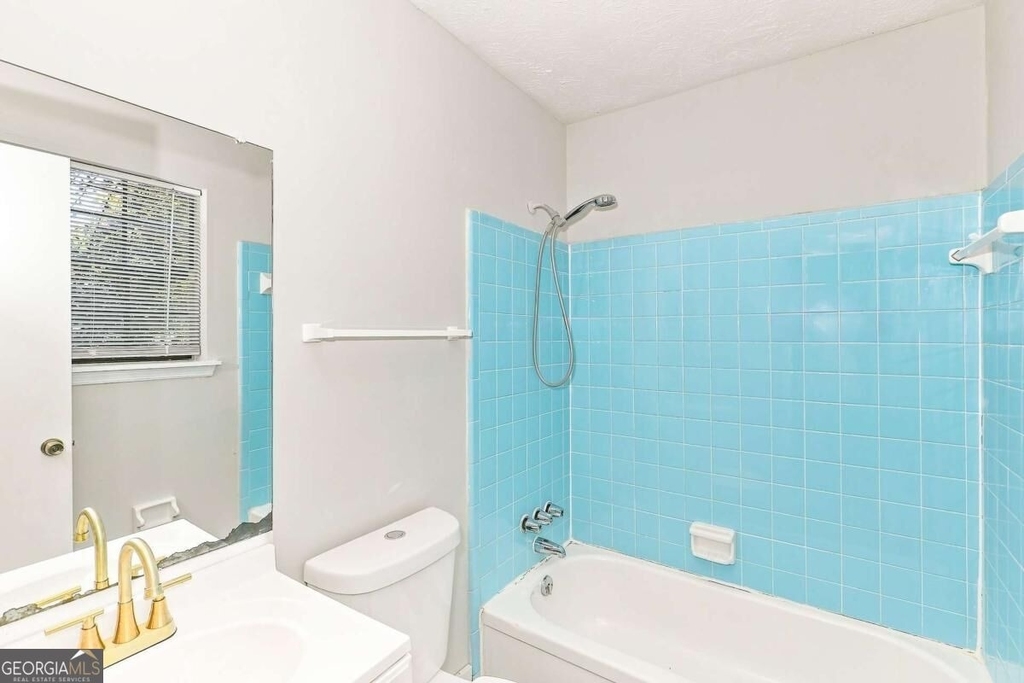 596 Crestmont Court - Photo 11