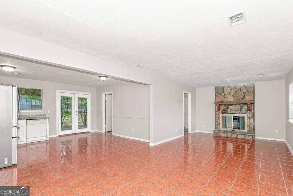 596 Crestmont Court - Photo 2