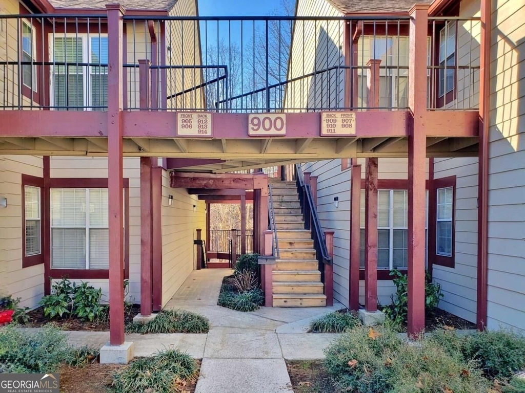 913 Wentworth Court - Photo 1