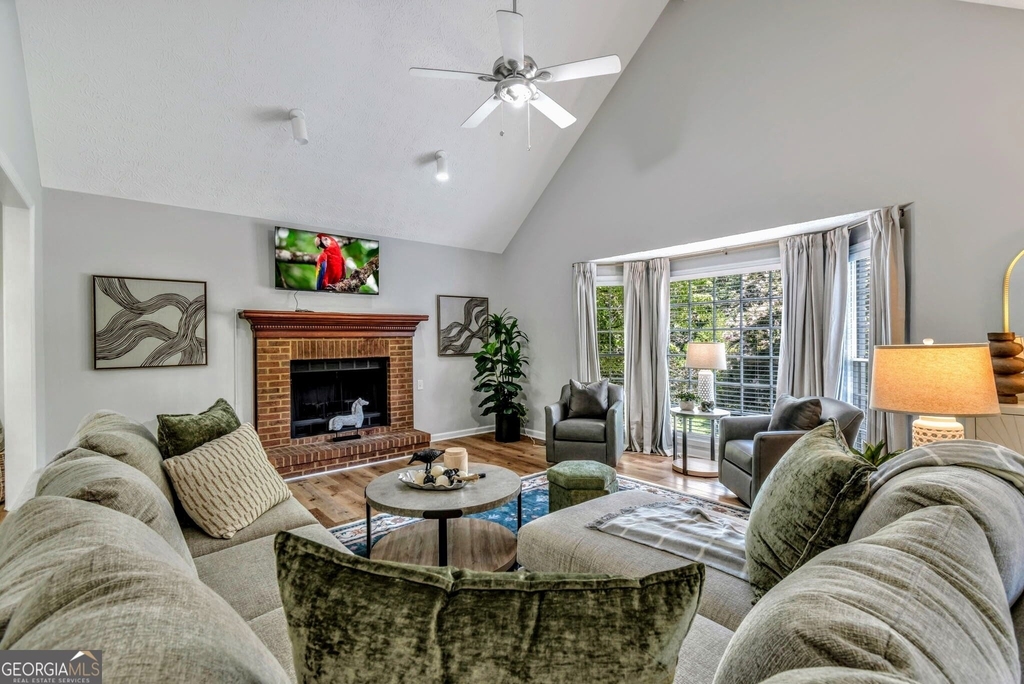 2192 Chartwell Drive - Photo 2