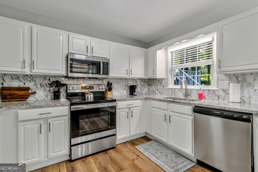 2192 Chartwell Drive - Photo 6
