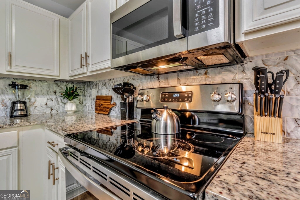 2192 Chartwell Drive - Photo 8