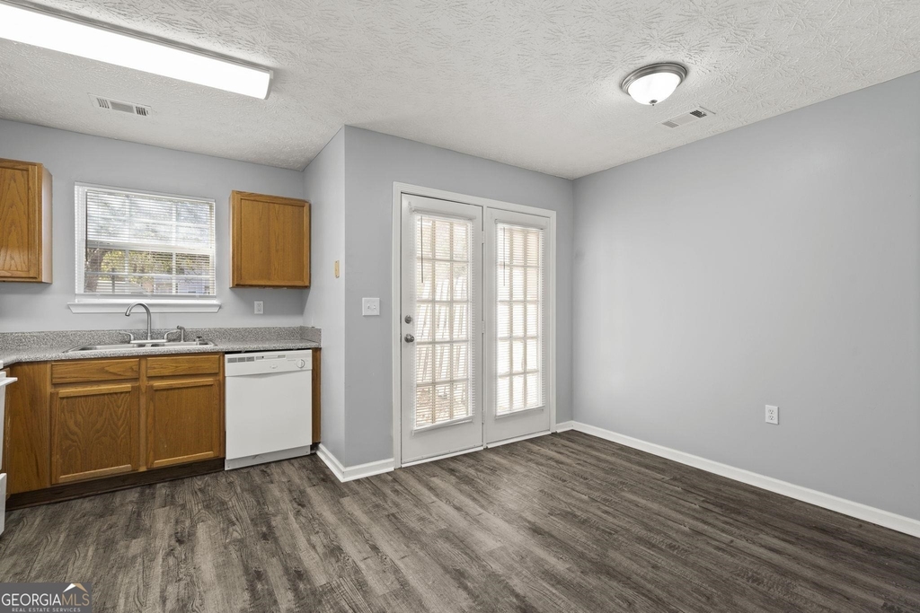 1469 N 42 Highway - Photo 4