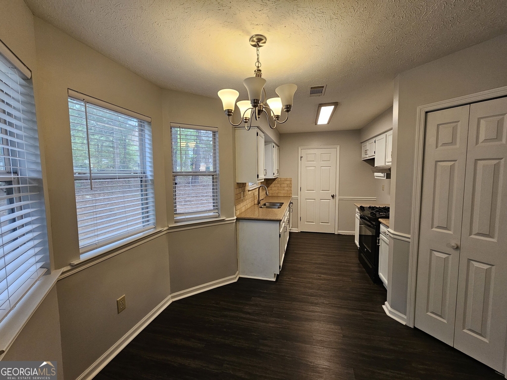 40 Peachtree Way - Photo 2