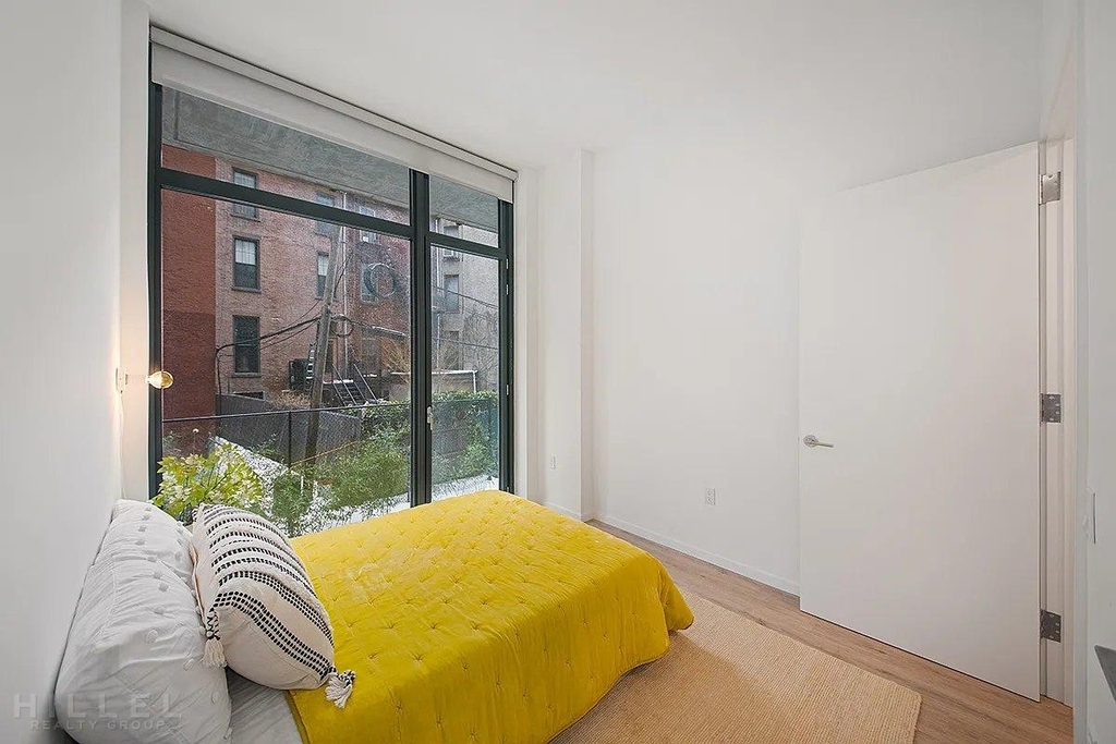 Halsey Street - Photo 3