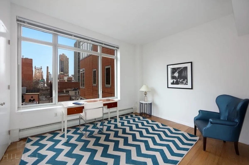E 59th St. - Photo 5