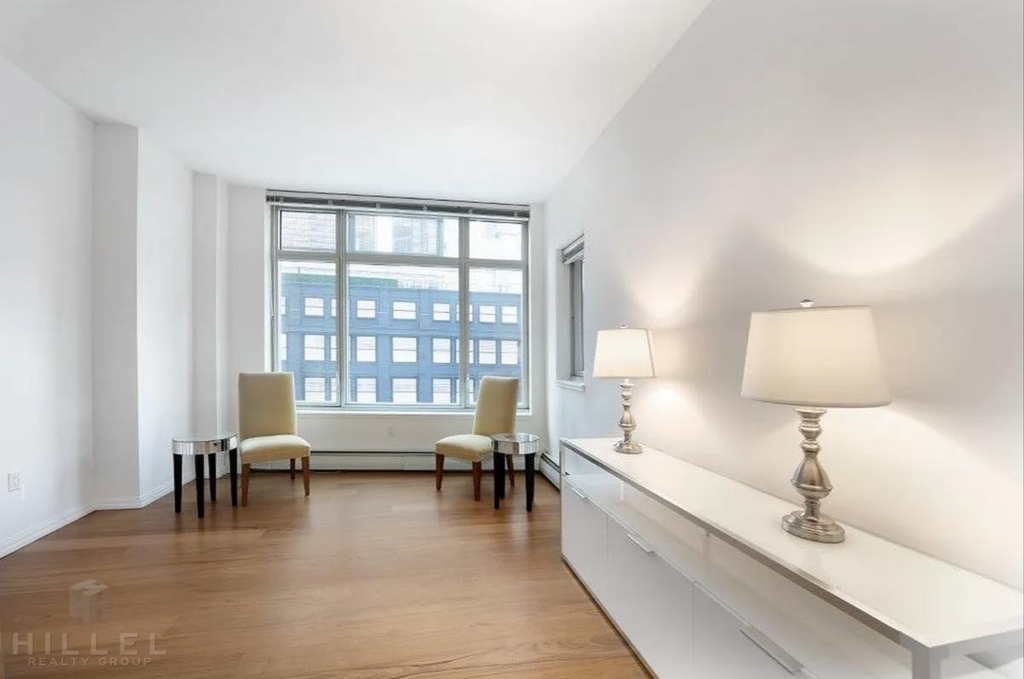 E 59th St. - Photo 7