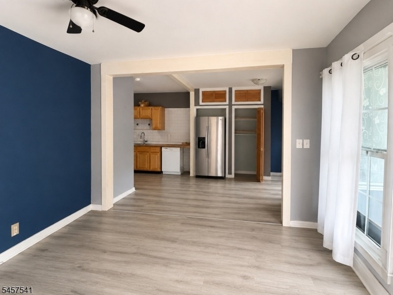 206 Bathgate Ave - Photo 2