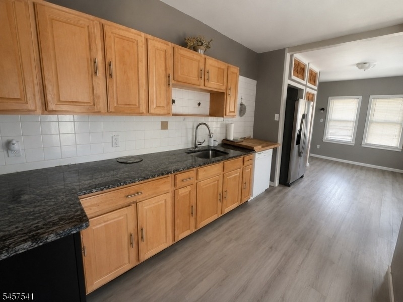 206 Bathgate Ave - Photo 4