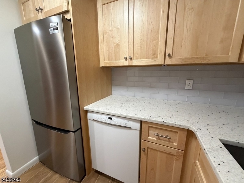 6 E Blackwell St - Photo 7