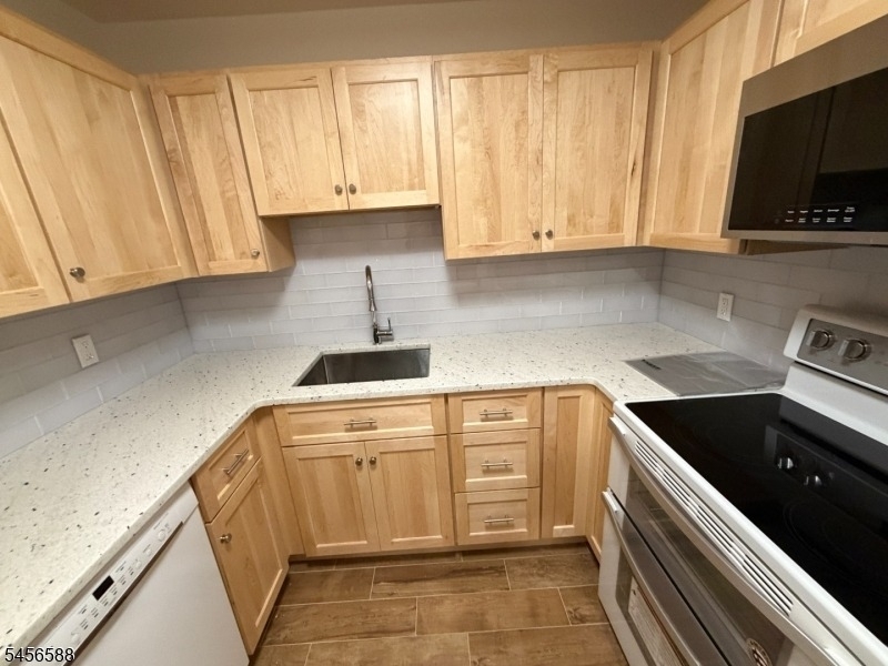 6 E Blackwell St - Photo 8