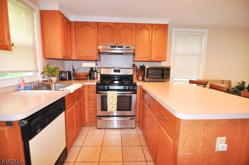331 Center St - Photo 4