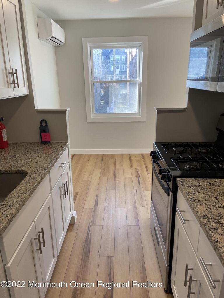 407 8th Avenue - Photo 1