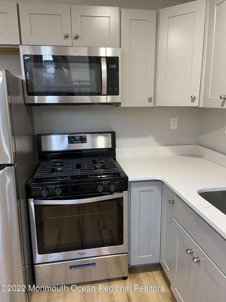 407 8th Avenue - Photo 3