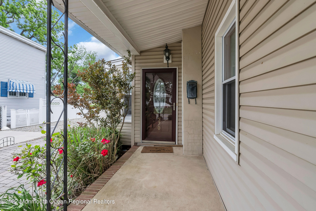 370 W Park Avenue - Photo 30