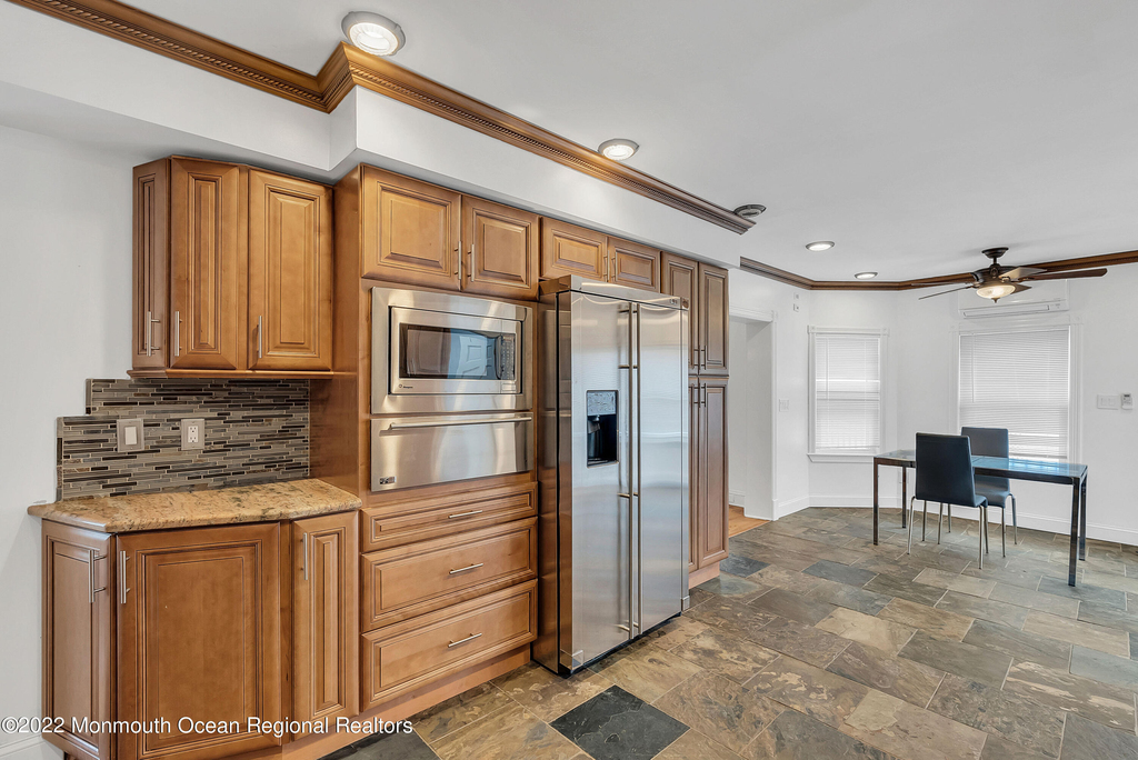 370 W Park Avenue - Photo 14