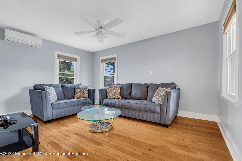 370 W Park Avenue - Photo 9