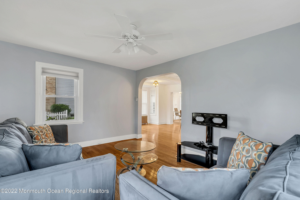 370 W Park Avenue - Photo 10