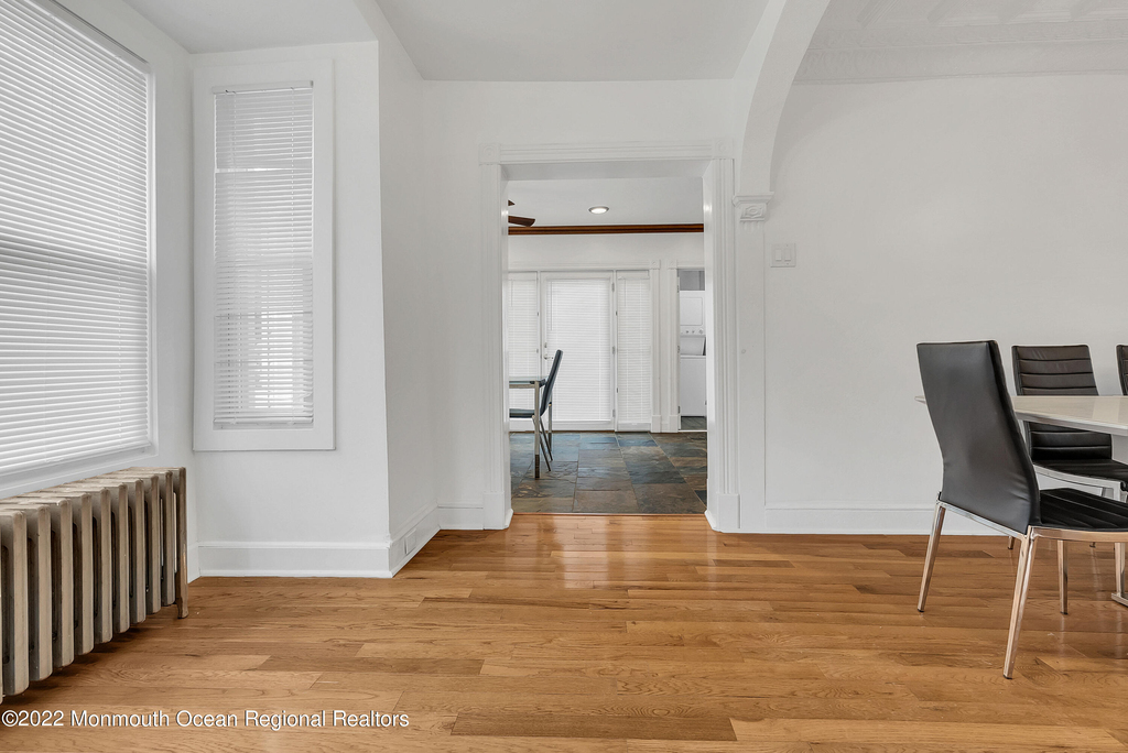 370 W Park Avenue - Photo 6