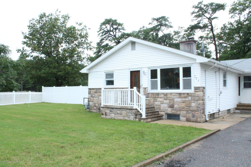 254 Admiral Avenue - Photo 0