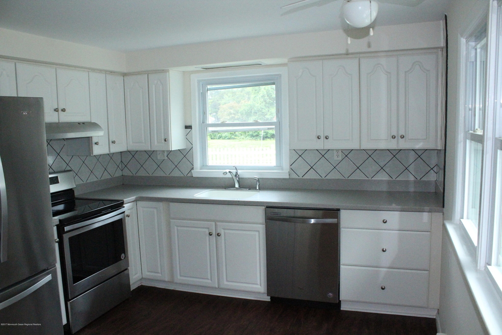 254 Admiral Avenue - Photo 1