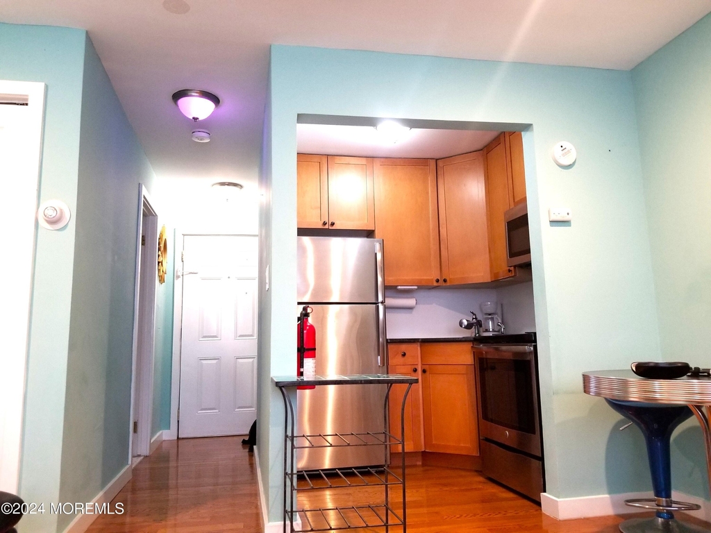 302 Fifth Avenue Avenue - Photo 3