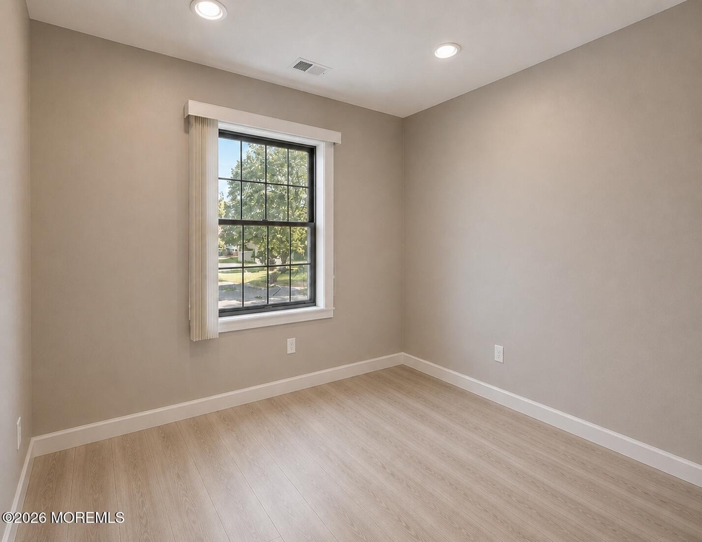 8 Hialeah - Photo 4