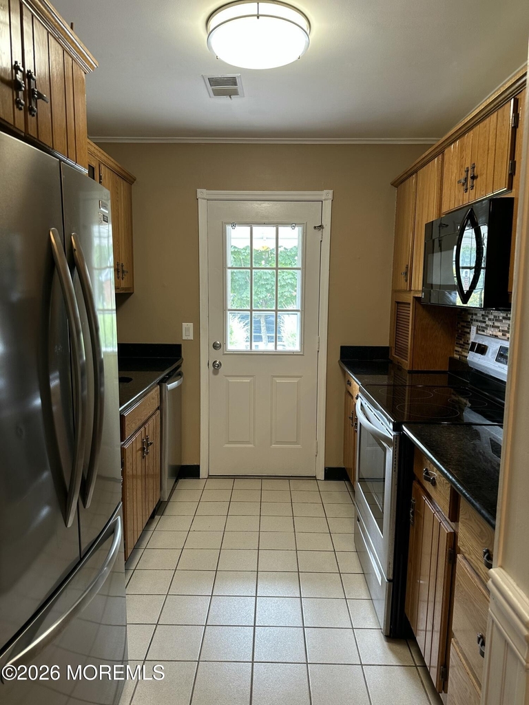 101 Waterfront Drive - Photo 2