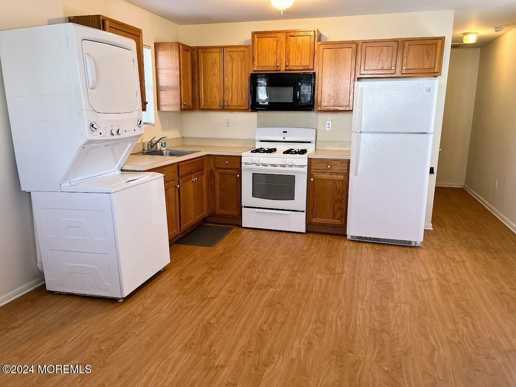 548 Clark Avenue - Photo 2