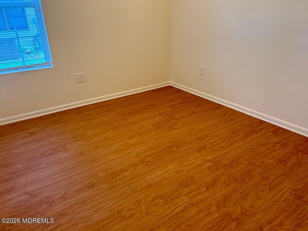 548 Clark Avenue - Photo 3