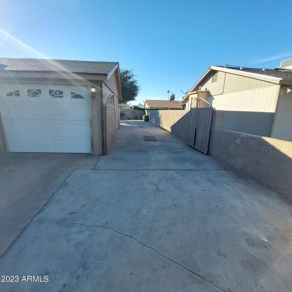 1636 N 64th Drive - Photo 5