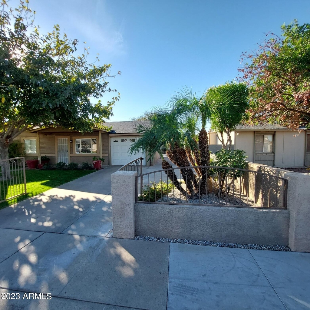 1636 N 64th Drive - Photo 4