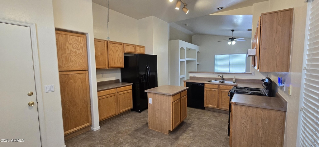 10936 W Vista Avenue - Photo 5