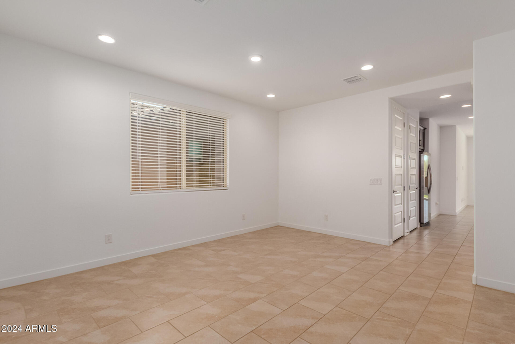 8911 W Solano Drive - Photo 4