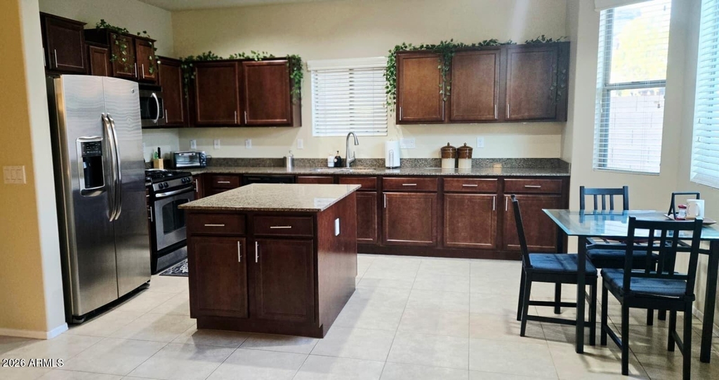 121 W Hackberry Drive - Photo 2