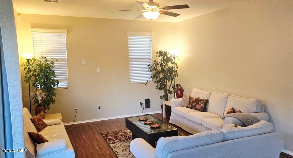 121 W Hackberry Drive - Photo 1