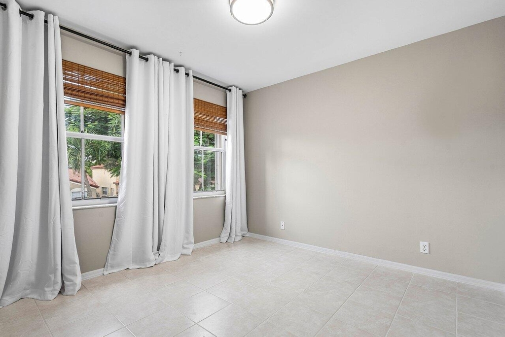 4303 Nw 1st Drive - Photo 18